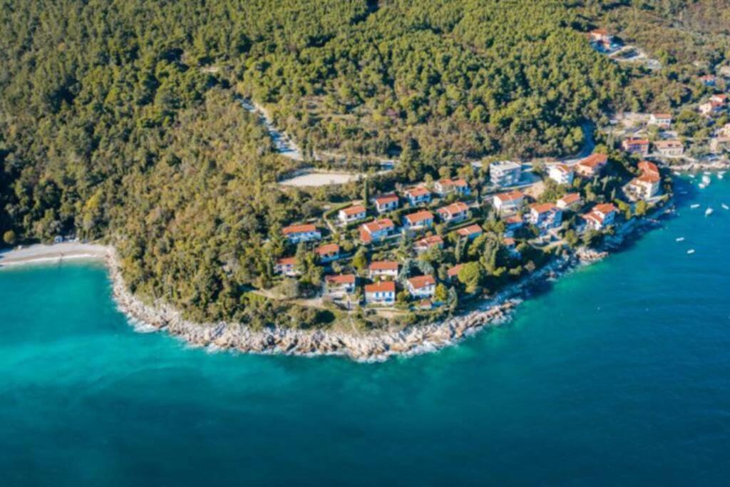 Apartment By The Sea- Santa Marina Raša Extérieur photo